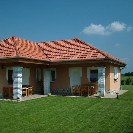 Horvathapartman Bük Exterior foto