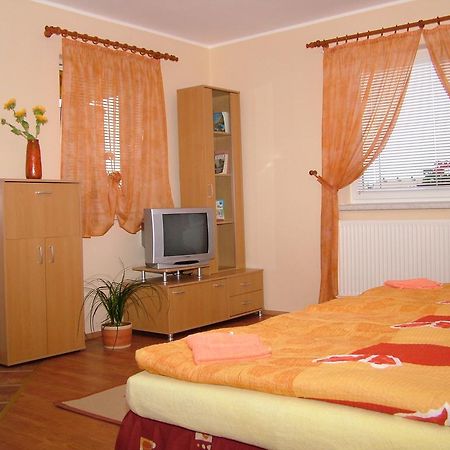 Horvathapartman Bük Zimmer foto